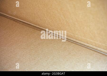 L'angolo all'interno di una scatola di cartone. Primo piano Foto Stock