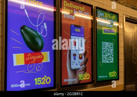 New York, Stati Uniti. 13 giugno 2021. Pubblicità per il servizio di consegna superveloce della drogheria 1520 nella metropolitana a New York domenica 13 giugno 2021. 1520 e il suo concorrente Frigo Nessun altro ha ricevuto sia il seme di denaro con 7.8 milioni di dollari a 1520 e 17 milioni di dollari a Frigo No More. (Foto di Richard B. Levine) Credit: Sipa USA/Alamy Live News Foto Stock