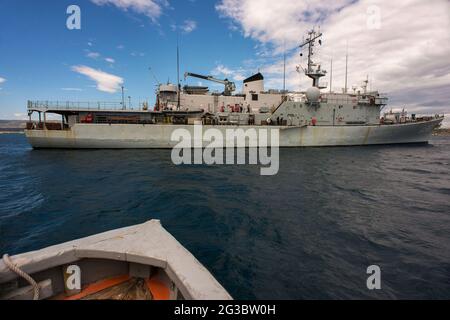 Pattuglia a bordo della nave belga Godeia, attualmente dispiegata nell'operazione COORDINATA da Frontex TRITON in Italia. ©Andrea Sabbadini Foto Stock