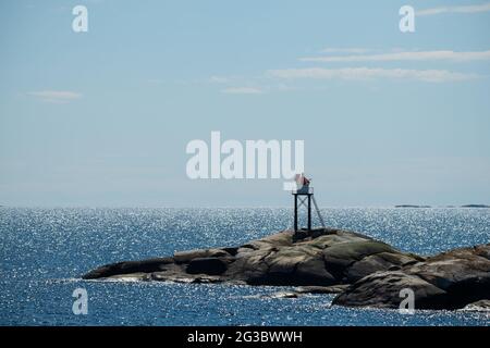 la splendida costa della norvegia con le sue formazioni rocciose e i segnalatori per la navigazione Foto Stock