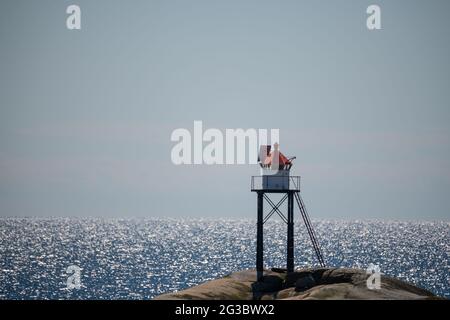 la splendida costa della norvegia con le sue formazioni rocciose e i segnalatori per la navigazione Foto Stock