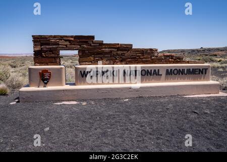 Arizona, USA - 11 maggio 2021: Cartello di benvenuto per il Wupatki National Monument, un sito con antiche rovine indiane Foto Stock