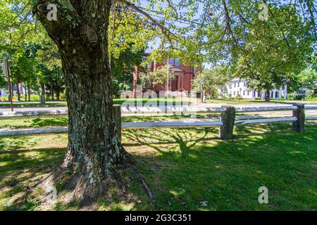 Woods Memorial Library come visto dal comune di barre, Massachusetts Foto Stock