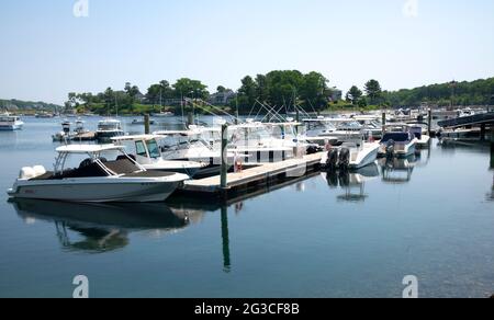 Barche ormeggiate a York Harbour, Maine, USA Foto Stock