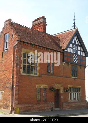 Rothenburg House (costruito nel 1892, classificato di grado II), casa dell'architetto locale Edward Swinfen Harris, che ha progettato molti degli edifici di Stony Stratford. Foto Stock