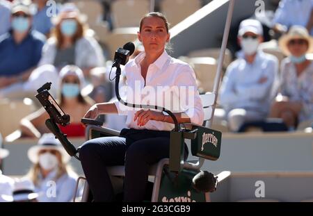 Presiede Aurelie Tourte di Francia durante la finale maschile il giorno 15 di Roland-Garros 2021, French Open 2021, un torneo di tennis Grand Slam il 13 giugno 2021 allo stadio Roland-Garros di Parigi, Francia - Foto Jean Catuffe / DPPI Foto Stock