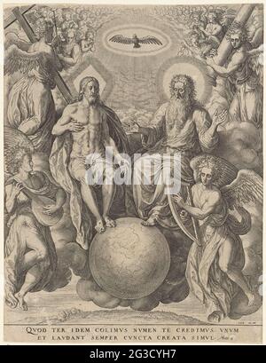Santa Trinità. In cielo, Cristo e Dio sono il padre fianco a fianco, sostenendo i loro piedi su un globo. Sopra di loro lo Spirito Santo sotto forma di piccione. Sono circondati da angeli. Alcuni di loro con passioni nelle mani. Nel margine una citazione biblica a due zampe da opaco. 2 in latino. Foto Stock