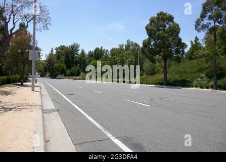 Valencia, California, USA 15 giugno 2021 UNA visione generale dell'atmosfera dell'attore Paul Walker's Fatal Car Crash posizione a 28385 Constellation Road dove Roger Rodas stava guidando con Paul Walker il 30 novembre 2013 e si sono schiantati qui a Valencia, California, USA. Foto di Barry King/Alamy Stock foto Foto Stock