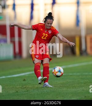 Llanelli, Regno Unito. 15 giugno 2021. Georgia Walters visto in azione durante la partita di calcio femminile tra Galles e Scozia al Parc Y Scarlets. (Punteggio finale; Galles 0:1Scozia). Credit: SOPA Images Limited/Alamy Live News Foto Stock