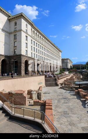 Mostre archeologiche lungo il viale Knyaginya Maria Luiza a Sofia, Bulgaria. Foto Stock