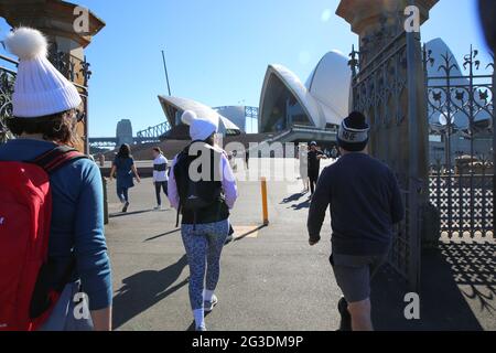 16 giugno 2021: Celebrità e star dello sport che partecipano alla "The Big Three" Charity Walk della Mark Hughes Foundation dalla sede centrale della NRL alla Sydney Opera House per raccogliere fondi e sensibilizzazione per il cancro al cervello il 16 giugno 2021 a Sydney, NSW Australia (Credit Image: © Christopher Khoury/Australian Press Agency via ZUMA Wire) Foto Stock