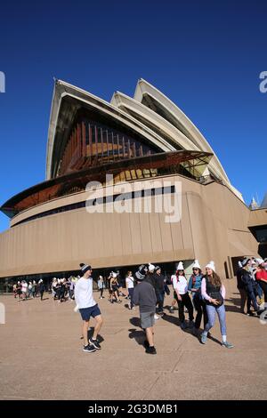 16 giugno 2021: Celebrità e star dello sport che partecipano alla "The Big Three" Charity Walk della Mark Hughes Foundation dalla sede centrale della NRL alla Sydney Opera House per raccogliere fondi e sensibilizzazione per il cancro al cervello il 16 giugno 2021 a Sydney, NSW Australia (Credit Image: © Christopher Khoury/Australian Press Agency via ZUMA Wire) Foto Stock