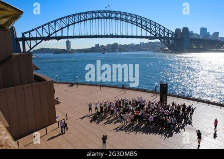 16 giugno 2021: Celebrità e star dello sport che partecipano alla "The Big Three" Charity Walk della Mark Hughes Foundation dalla sede centrale della NRL alla Sydney Opera House per raccogliere fondi e sensibilizzazione per il cancro al cervello il 16 giugno 2021 a Sydney, NSW Australia (Credit Image: © Christopher Khoury/Australian Press Agency via ZUMA Wire) Foto Stock