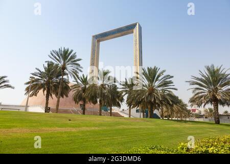 Dubai l'architettura della cornice nella città degli Emirati Arabi Uniti Foto Stock