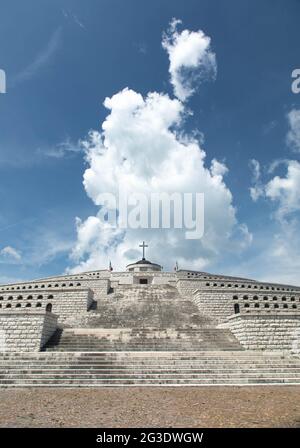 Santuario militare di Bassano del Grappa panoramica sul Monte Grappa Foto Stock