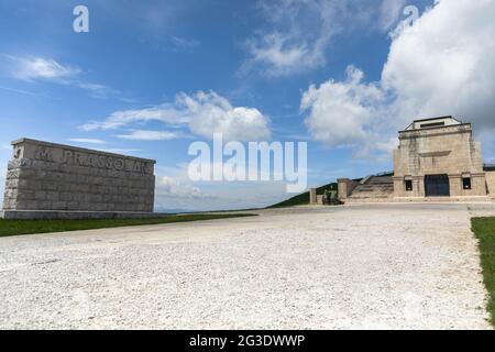 Santuario militare di Bassano del Grappa panoramica sul Monte Grappa Foto Stock