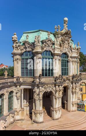 Facciata decorata del Wallpavillion presso il complesso Zwinger di Dresda, Germania Foto Stock