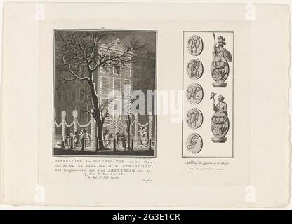 Illuminazione della casa di M. Straalman ad Amsterdam, 1788; immagine di illuminazione della casa del ed. GTR. Il Sig. M. Straalman, vecchio sindaco della città di Amsterdam, l'8 marzo 1788 / immagine di figura sulla façade facciata della piastra qui vicino; Illuminaties e decorazioni ad Amsterdam in occasione del 40° anniversario del Principe Willem V nel 1788. Illuminazione applicata alla facciata e per la casa di Matthys Straalman, ex sindaco di Amsterdam. Con dettagli delle figure nelle decorazioni. Numerato in alto: IV. Parte di una serie di dodici tavole di illuminazioni e decorazioni ad Amsterdam Foto Stock