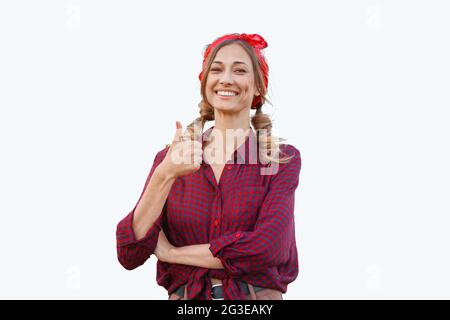 Donna vestita rosso plaid camicia sfondo caucasico mezza età femmina Proprietario di affari in uniforme felice una persona che sorride il tempo a. Pubblicizzare il piccolo busin Foto Stock