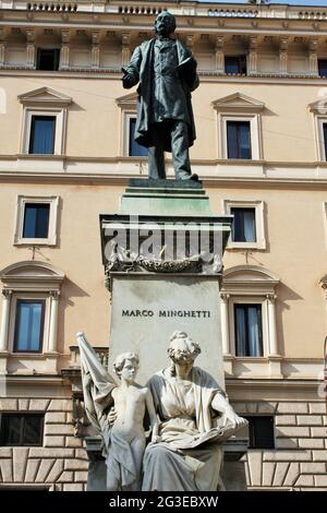 La statua di Marco Minghetti in Corso Vittorio Emanuele II, Roma, Italia Foto Stock