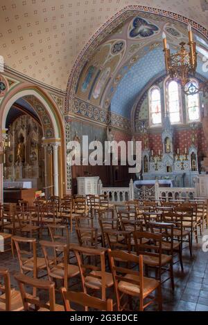 FRANCIA. GARD (30) AIGUEZE LES PLUS BEAUX VILLAGE DE FRANCE (IL PIÙ BEL VILLAGGIO DI FRANCIA) EGLISE SAINT ROCH LA NAVATA, IL CUORE E UN LATO CHAP Foto Stock