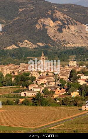 FRANCIA. ARDECHE (07) VALLON PONT D'ARC IL VILLAGGIO Foto Stock