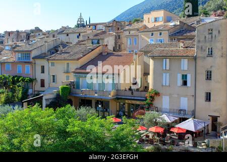 FRANCIA. DROME (26) NYONS IL FRANTOIO AUTRANS IL CAMPANILE DEL VILLAGGIO DELLA TORRE RANDONNE Foto Stock