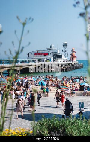 Bournemouth molo e lungomare in una giornata di sole. Foto Stock