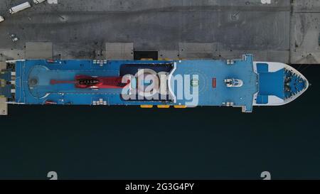 Vista aerea Global Port of Igoumenitsa City, Epirus, Grecia, Grimaldi Minoan Lines Ferry Ship Ro-Ro Automobile camion passeggeri Carrier Ferries Foto Stock