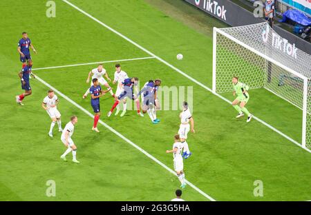 Paul POGBA, fra 6 Manuel NEUER, portiere DFB 1, nella partita del Gruppo F FRANCIA - GERMANIA 1-0 ai Campionati europei UEFA 2020 di calcio nella stagione 2020/2021 il 15 giugno 2021 a Monaco di Baviera, Germania. © Peter Schatz / Alamy Live News Foto Stock