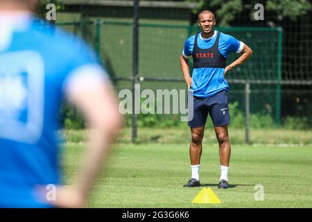 Il Vadis Odjidja-Ofoe di Gent ha raffigurato durante la prima sessione di allenamento della stagione 2021-2022, della prima divisione belga della squadra di calcio KAA Gent, mercoledì Foto Stock