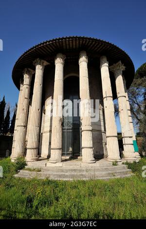 Italia, Roma, Forum Boarium, tempio di Ercole Vittore, chiamato anche tempio di Vesta (2nd sec. a.C.) Foto Stock