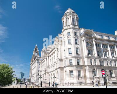 Rivestito in pietra bianca di Portland, il Port of Liverpool Building, classificato di grado 2. Una delle tre grazie dello storico lungomare di Liverpool. Foto Stock