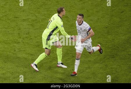 Torwart Manuel Neuer (Deutschland), Robin Gosens (Deutschland) Frankreich - Deutschland München, 15.06.2021, Fussball, Saison 2020/21 Foto: Moritz M Foto Stock