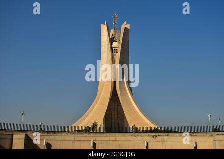 Vista del monumento Maqam Echahid, del monumento ai martiri, della statua commemorativa. Foto Stock