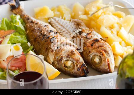 Sardine grigliate Foto Stock