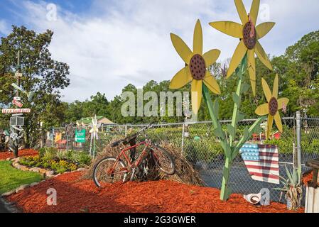 La Green House Nursery è la 'pianta Disneyland' secondo il suo proprietario che ha riempito i 19 acri di giardino e vivaio con fantasioso e divertente Foto Stock