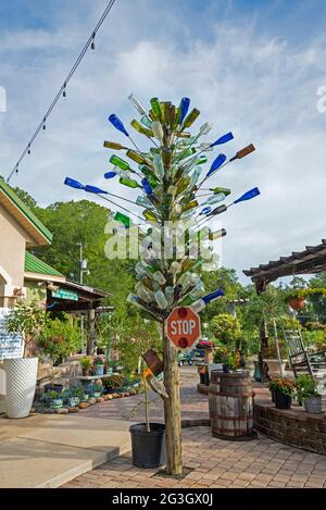 La Green House Nursery è la 'pianta Disneyland' secondo il suo proprietario che ha riempito i 19 acri di giardino e vivaio con fantasioso e divertente Foto Stock