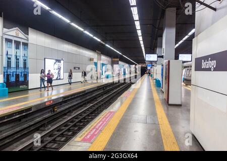 RIO DE JANEIRO, BRASILE - 27 GENNAIO 2015: Vista della stazione della metropolitana Botafogo a Rio de Janeiro, Brasile Foto Stock