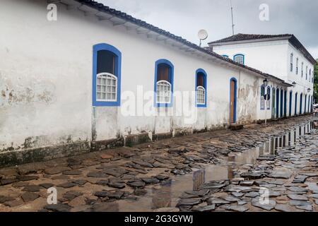 Vista di una vecchia città coloniale Paraty, Brasile Foto Stock