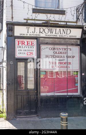 T J Rowland, il più antico macellaio di Coventry nella storica Spon Street nel centro di Coventry, West Midlands, Regno Unito Foto Stock