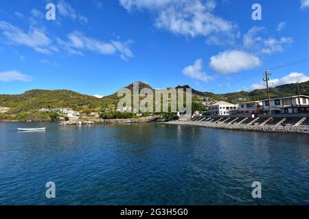 Barrouallie, San Vincenzo e le Grenadine - 5 gennaio 2020: Vista dal Jetty a Barrouallie, San Vincenzo, mesi prima che il vulcano eruttasse. Foto Stock