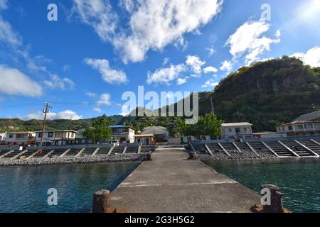 Barrouallie, San Vincenzo e le Grenadine - 5 gennaio 2020: Vista dal Jetty a Barrouallie, San Vincenzo, mesi prima che il vulcano eruttasse. Foto Stock