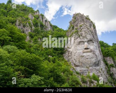 scultura a rocca del re daciano decebal vicino orsova, romania Foto Stock