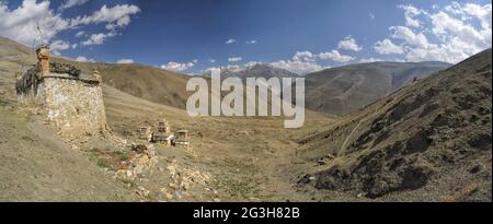 Scenic panorama dei santuari buddisti nella regione Dolpo in Nepal Foto Stock