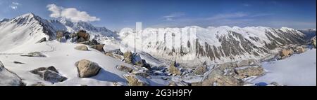 Suggestivo panorama del Kackar innevate montagne in Turchia Foto Stock