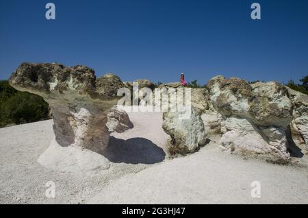 Il fenomeno naturale funghi di pietra vicino a Kardzhali, Bulgaria. Le formazioni rocciose a forma di fungo sono scolpite in tufi vulcanici di riolite. Foto Stock