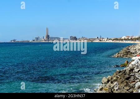 Vista panoramica sulla città e sulla spiaggia di Badalona, Spagna Foto Stock