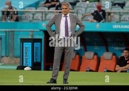 BAKU, AZERBAIGIAN - GIUGNO 16: Allenatore Senol Gunes della Turchia durante il Campionato UEFA Euro 2020 Gruppo A partita tra la Nazionale della Turchia e la Nazionale del Galles allo Stadio Olimpico di Baku il 16 giugno 2021 a Baku, Azerbaigian (Foto di Orange Pictures) Foto Stock