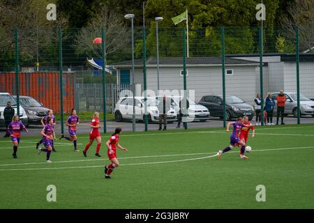 Ystrad Mynach, Galles 16 maggio 2021. Orchard Welsh Premier Women's League match tra Cascade Youth Club Ladies e Abergavenny Women. Foto Stock